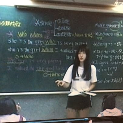 英文補教老師根本「未成年」！童顏長相、纖細身材，無辜的模樣根本會讓學生戀愛啊…