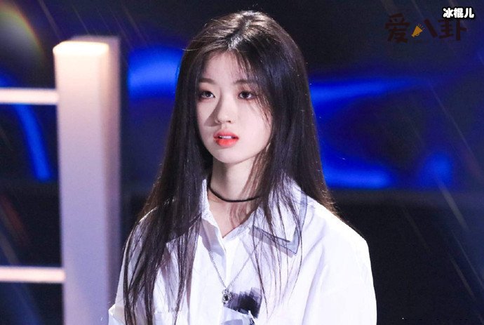 单依纯读几年级了, 单依纯现在还在上学吗她的学历怎样呢