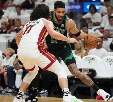 大发体育- 塔图姆22+11阿德巴约20分 绿军大胜热火总比分2-1 ,大发助力你的致富之路!