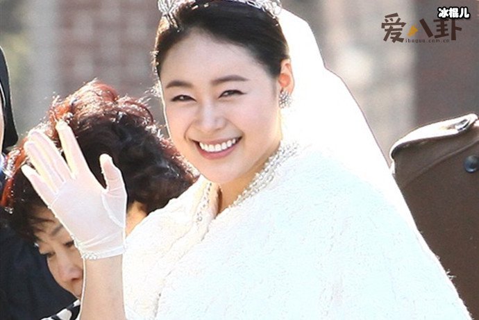 许怡才老公是谁? 富二代老公身份曝光为何又离婚了