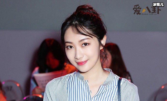 钟祺多大了, 留学回国就出道还开工作室她是富二代?