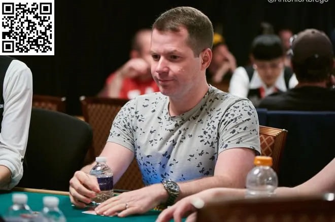 【EV扑克】松凶对手在AA公对面连开三枪,QQ要弃牌吗?