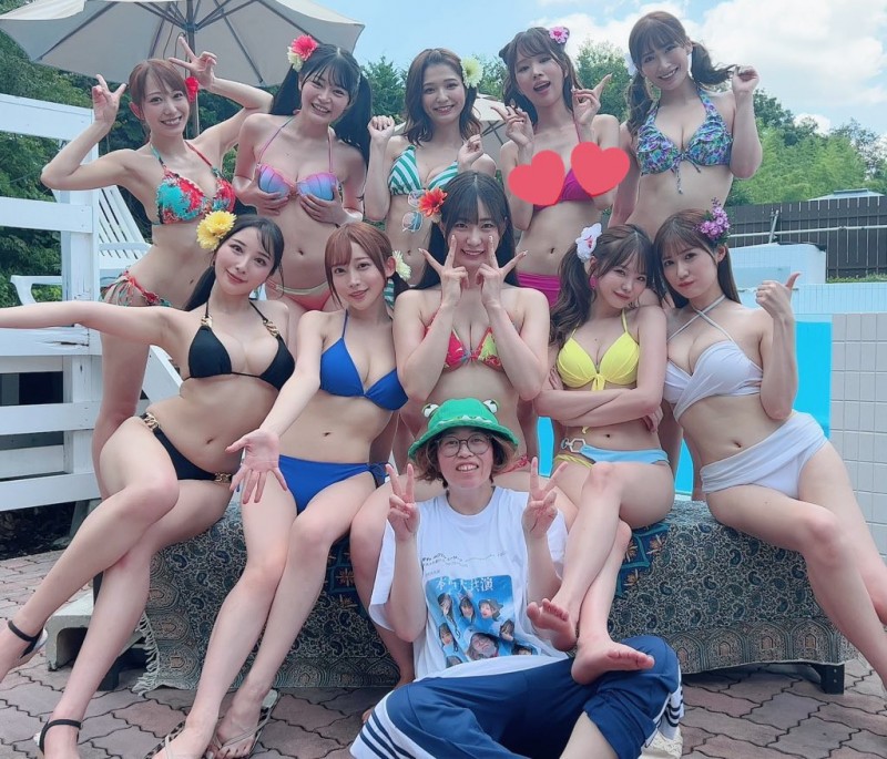 (HMN-513)终于上工了!她直接升天拿到三家片商的专属合约!