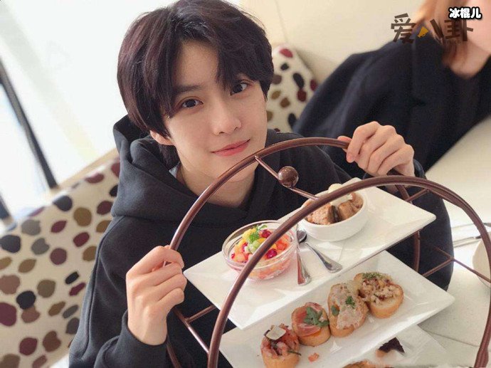 THE9聚餐合照,THE9中性选手备受争议?