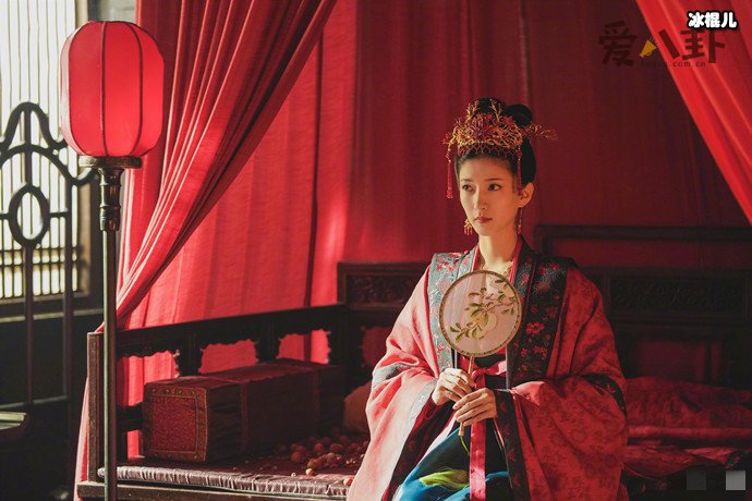 江疏影发长文自嘲反遭批评, 一个心比天高命比纸薄的女星?