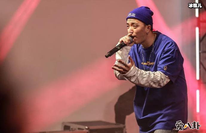 jonyj老婆叫什么? 肖佳正式升级当爸晒与女儿合照