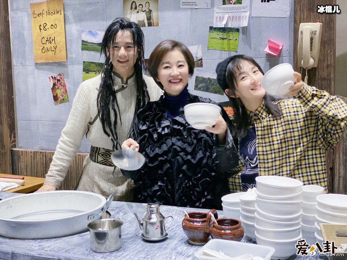 林青霞谢娜同框, 竟是为了张杰?