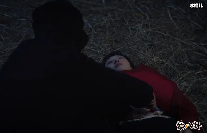 新世界小朵谁害的, 周冬雨出场第二集就领饭盒太惨了