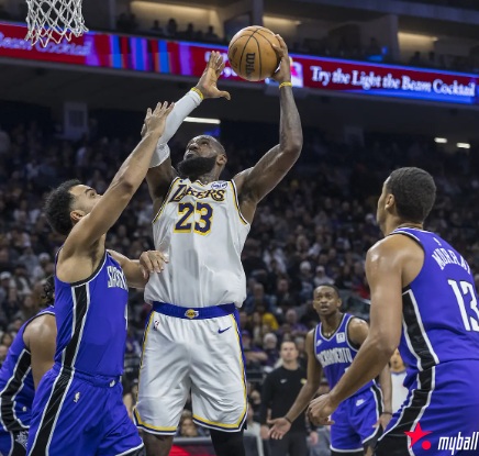 迈博体育:詹姆斯里程碑浓眉10+15