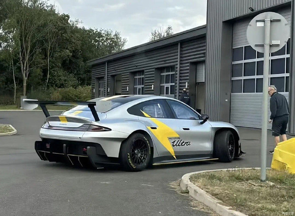 曝小米SU7 Ultra明年10月发布 销量预计四千 ASP 80万元 曝小米SU7 Ultra明年10月发布 销量预计四千 ASP 80万元