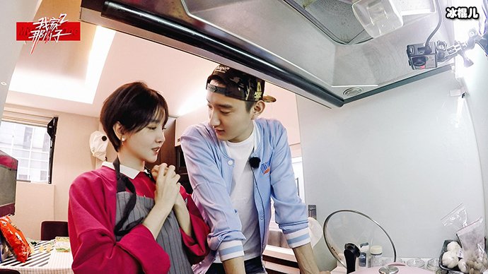 扒陈小纭在节目中听谁的歌?为何于小彤听到后为何会暴跳如雷?