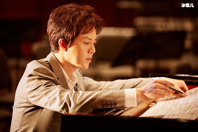 李云迪疑似恋情曝光?李云迪当街小便被网友指钢琴王子形象崩塌!