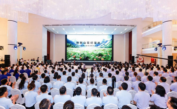 华为举办鸿蒙千帆会战誓师大会 徐直军余承东登台发言 华为举办鸿蒙千帆会战誓师大会 徐直军余承东登台发言