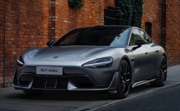 小米SU7 Ultra 小米SU7 Ultra提车当晚爆胎 售后暴雪天救援还免工时费