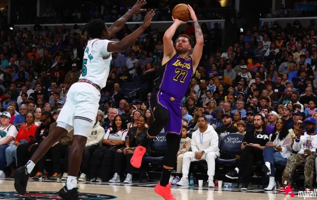 大发体育-东契奇29+8+9詹姆斯25+6+8 里夫斯31+7+8湖人擒灰熊，大发助力你的致富之路！