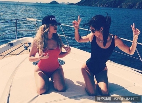 還玩反手摸肚臍？這已經不流行　現在興起曬「大腿眉」