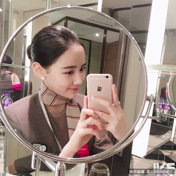 韓空姐美到被肉搜，網友異口同聲「她本人比照片好看一百倍！」不說了！我得存機票錢了