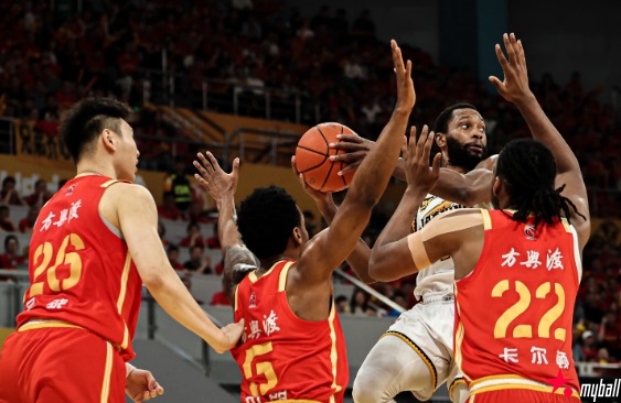 大发体育-广厦3-0横扫辽宁进总决赛!胡金秋36+10赵继伟17+6,大发助力你的致富之路!