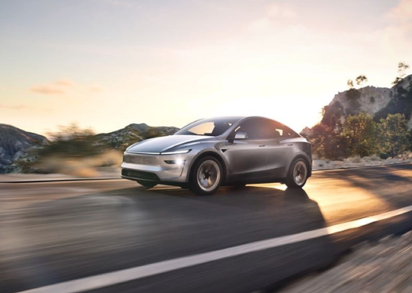 特斯拉称自己起火风险远低于燃油车 平均2亿km起火一次 特斯拉称自己起火风险远低于燃油车 平均2亿km起火一次