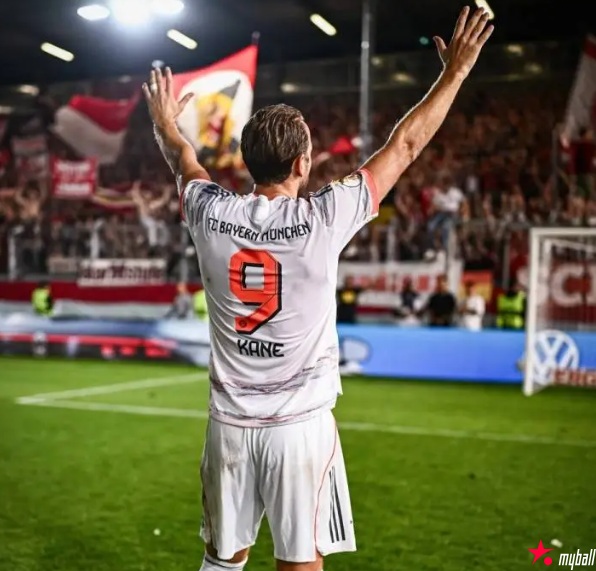 大发体育-凯恩晒照回顾8月:吃吃喝喝打高尔夫,大发助力你的致富之路!