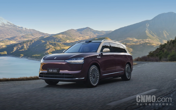 外媒评测问界M9：大块头 低风阻 性价比优势碾压路虎