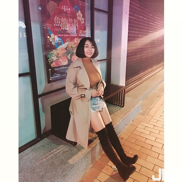 「著衣巨乳」來了！超猛胸圍毛衣包不住，越包感覺越大….這身材讓人衝動！